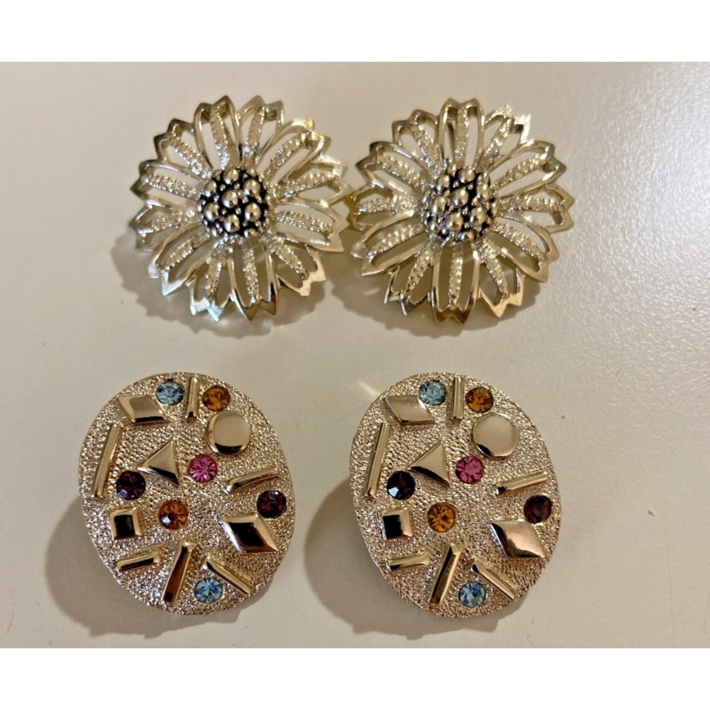2 Vintage Sarah Coventry Thermoplastic Rhinestone Clip On Earrings Color Retro 23$